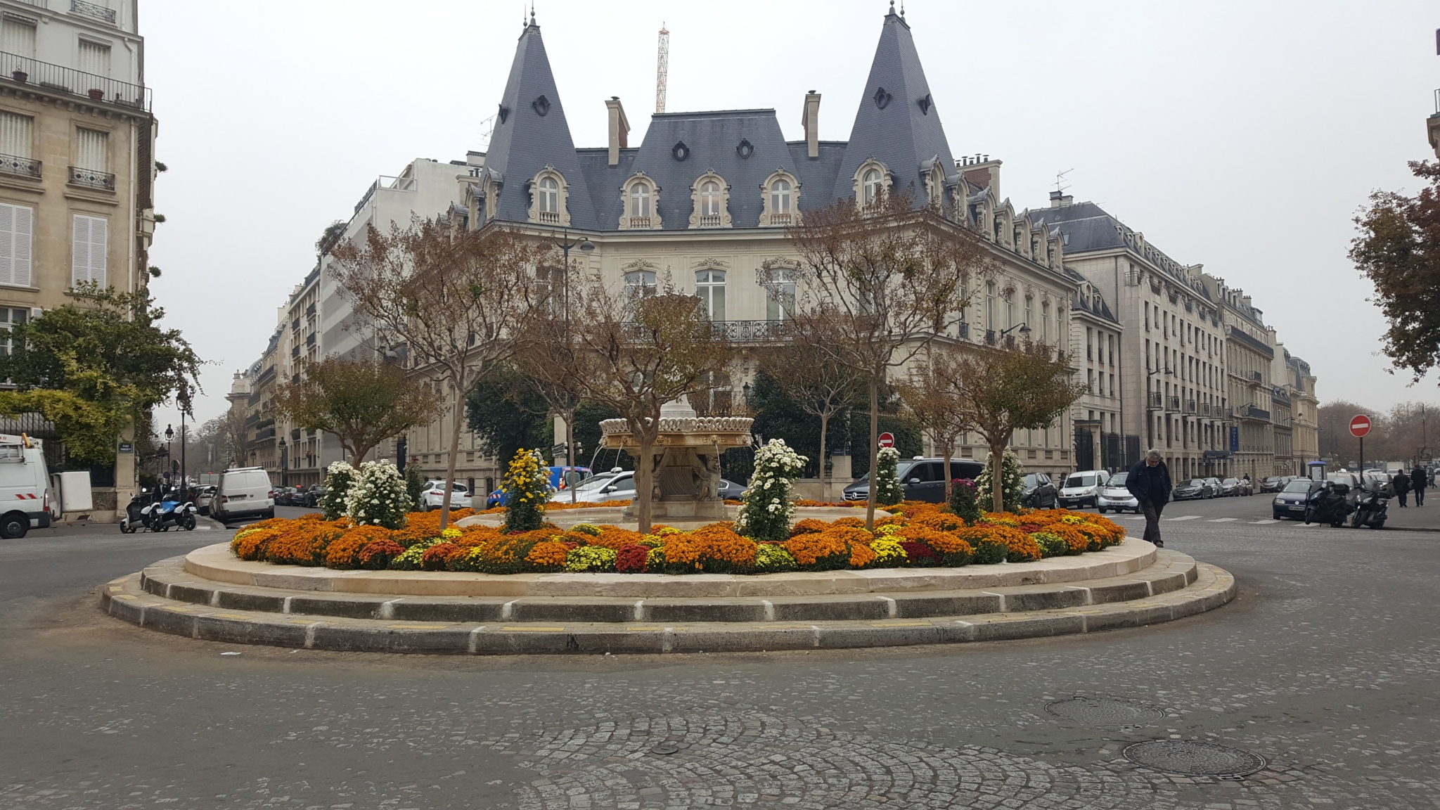 Place François 1er – 75008 Paris